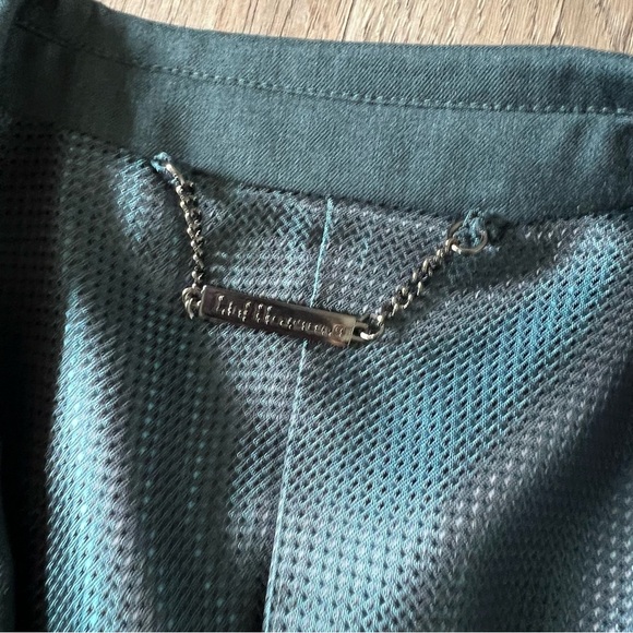 Elegant Green Two-Piece Suit with Notch Lapel - Picture 5 of 12